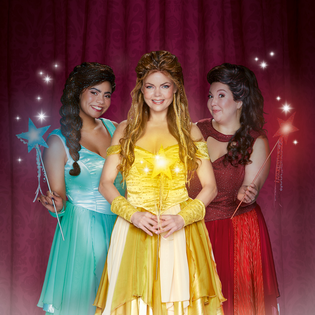 Drie prinsessen in gekleurde jurken houden toverstaffen met fonkelende sterren vast.