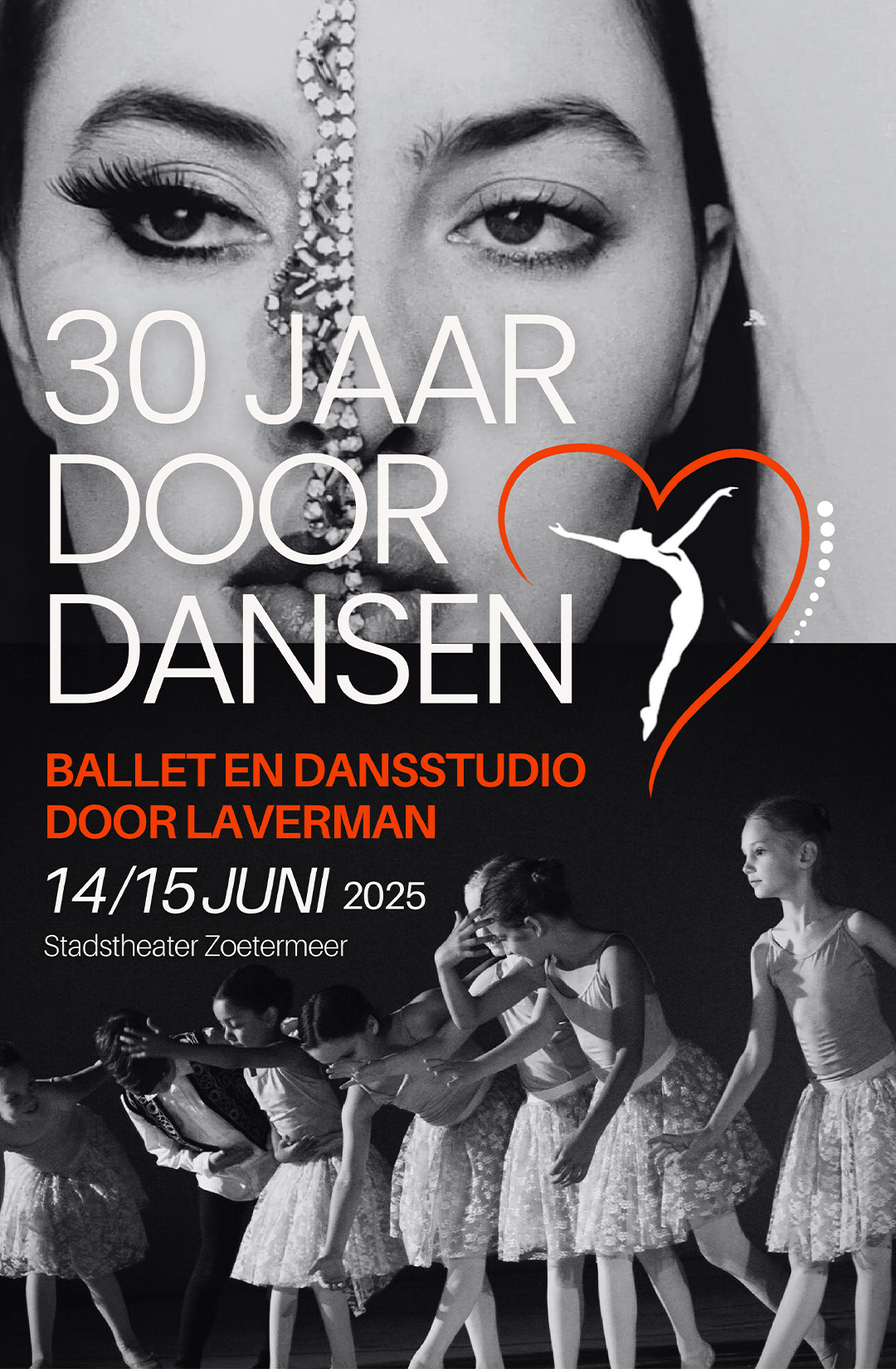 Jonge balletdansers buigen op het podium in een groepsformatie.