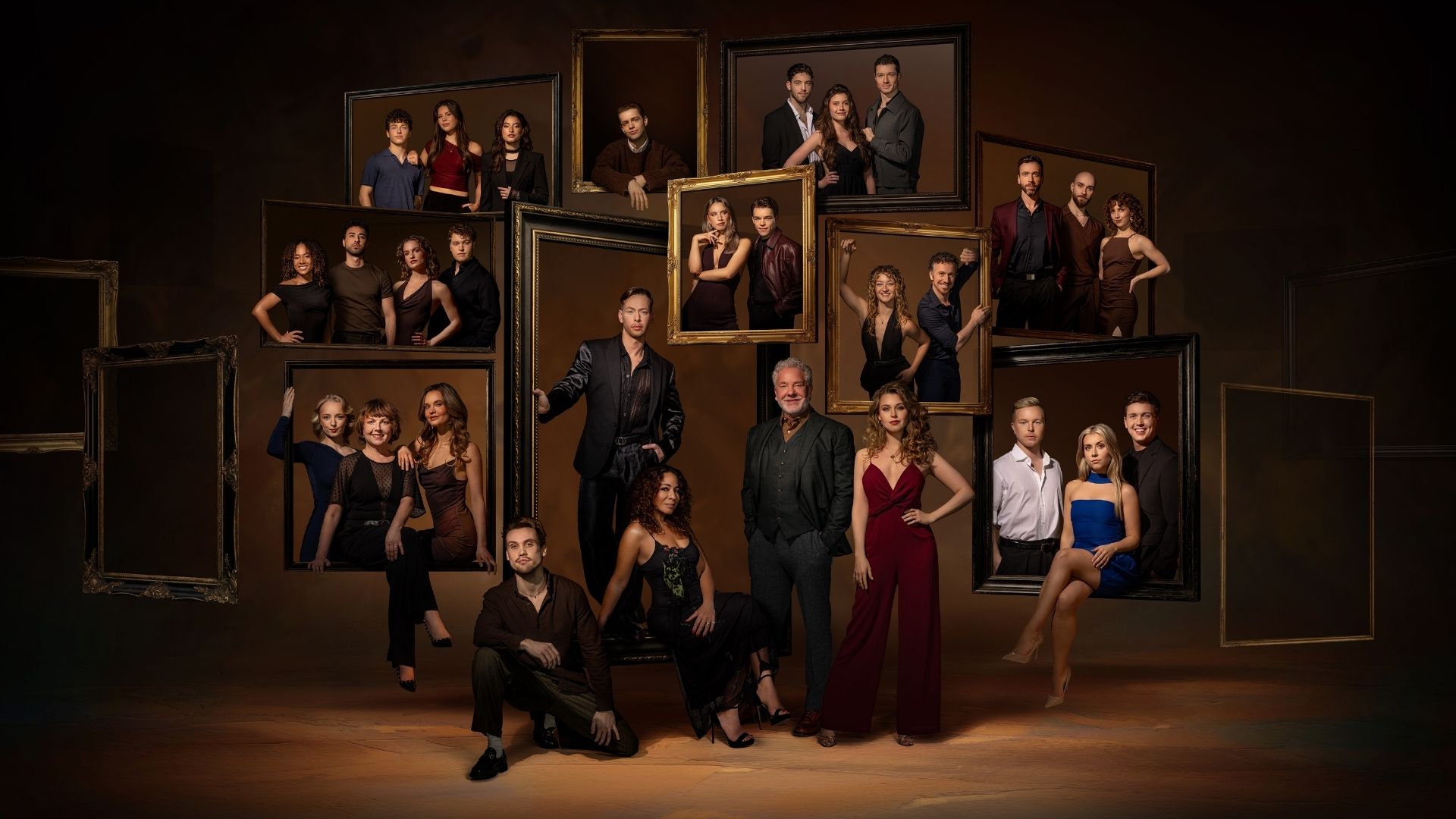 alle castleden van CATS in een donkere setting